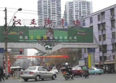 �人�����ַ�װβ�������г���¥��ֲ�һ��