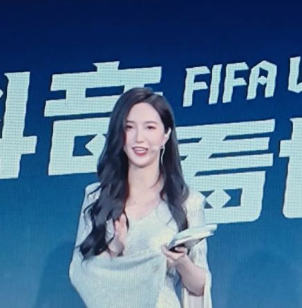 �������籭ֱ��Ů��������˭